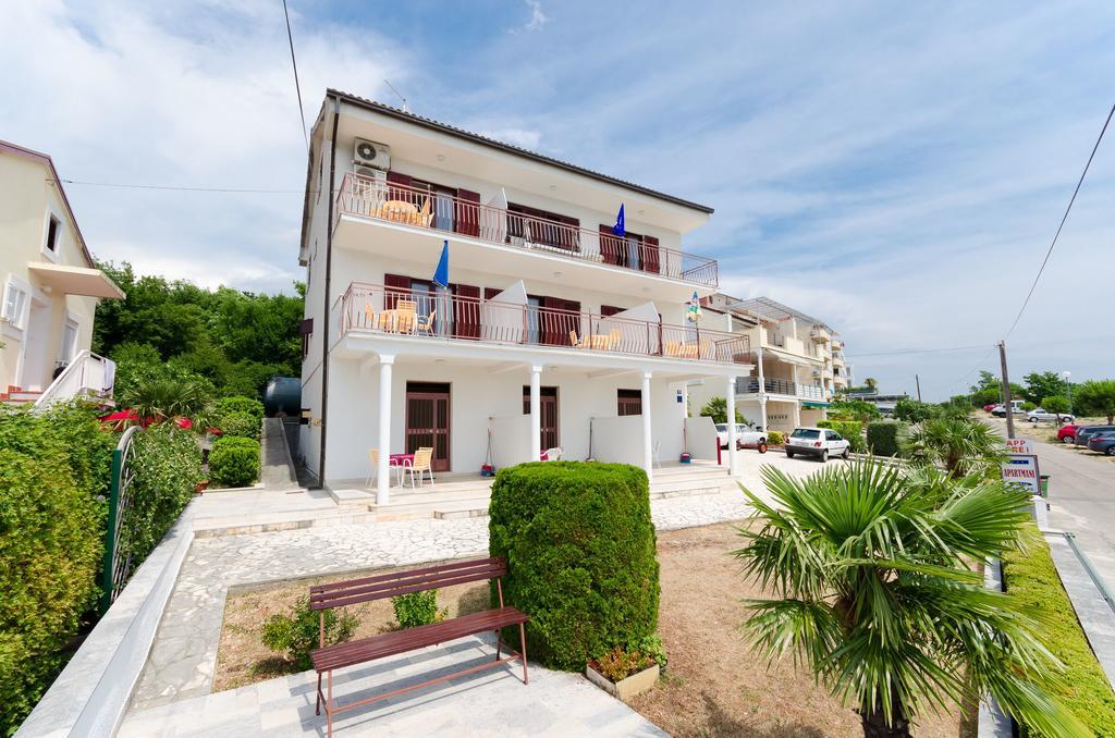 Apartments Rozaria Dramalj Kültér fotó